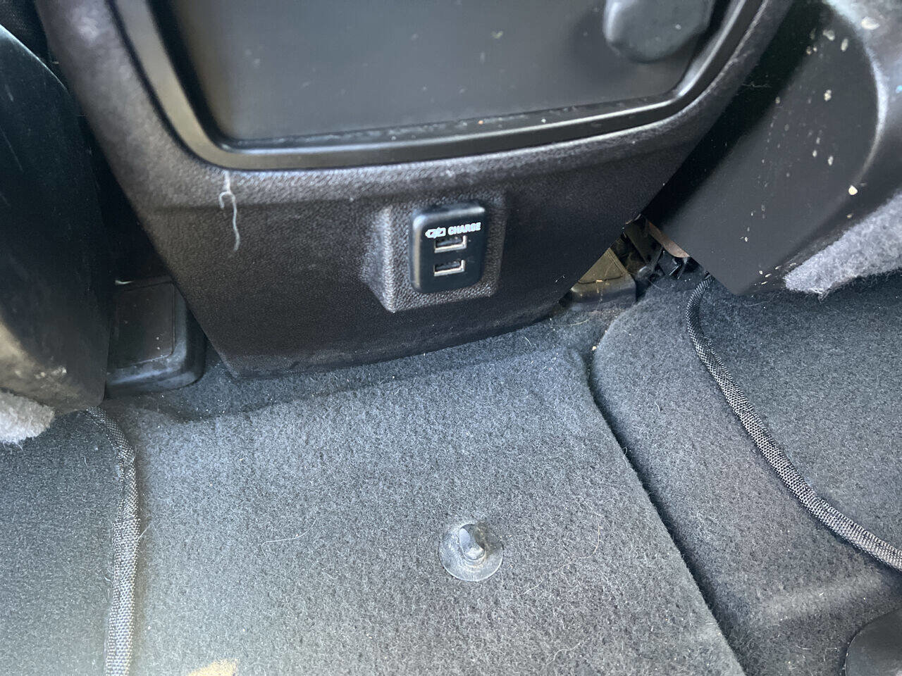 Used 2015 GMC Acadia SLE image 39