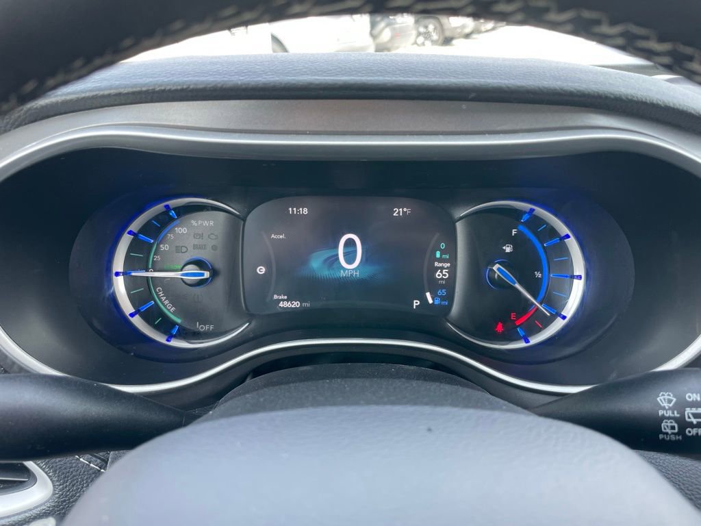 Used 2024 Chrysler Pacifica Select image 10