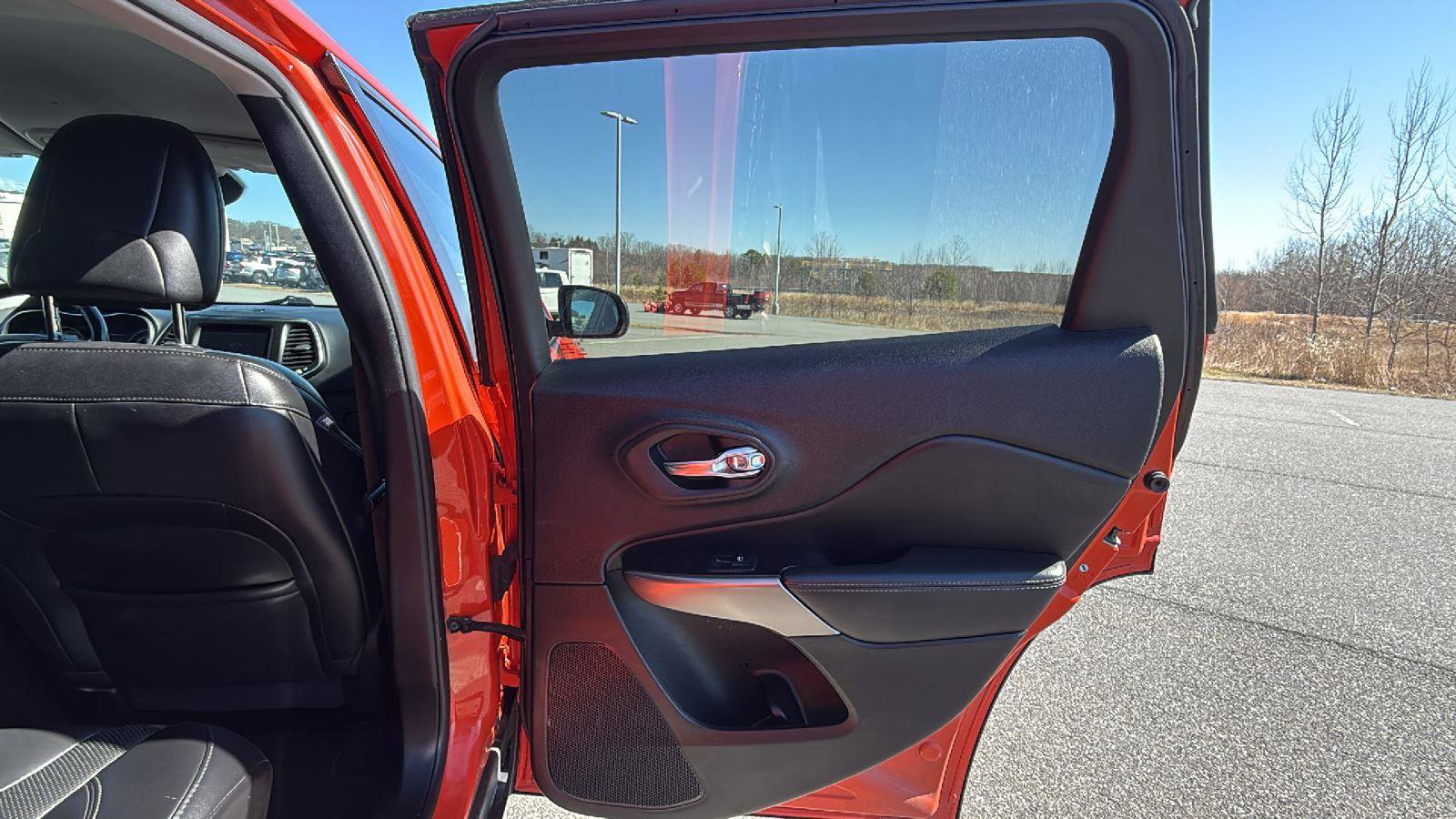 Used 2021 Jeep Cherokee Latitude Lux w/ Comfort/Convenience Group image 19