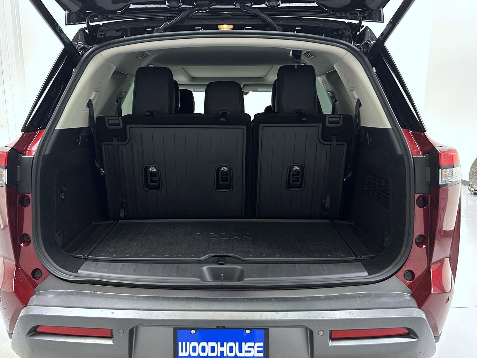 New 2026 Nissan Pathfinder Platinum image 9