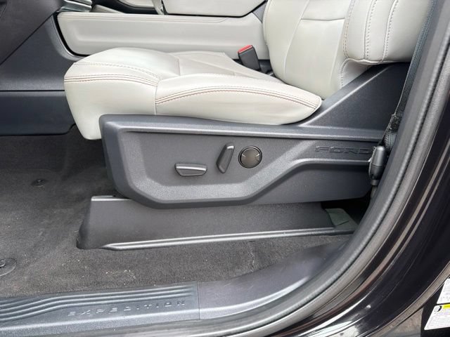 Used 2025 Ford Expedition Active AWD/4WD image 45