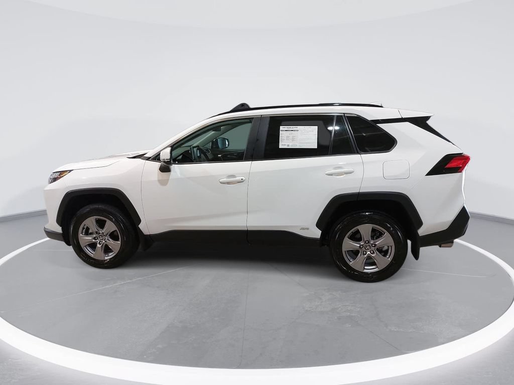 Used 2025 Toyota RAV4 XLE AWD/4WD image 8