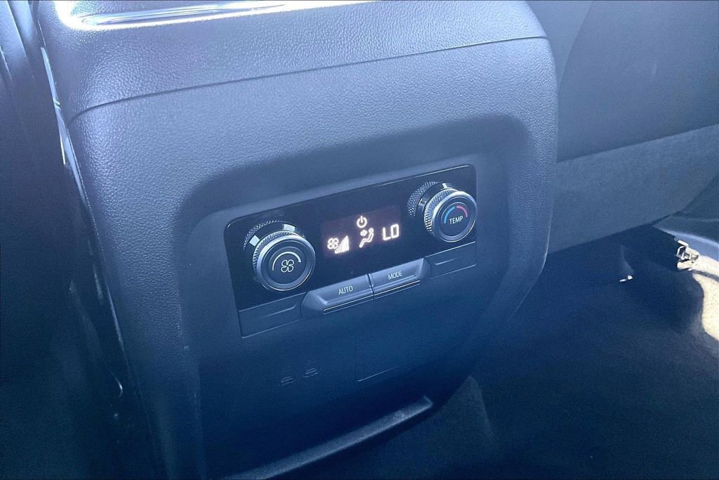 Used 2025 Buick Enclave Preferred AWD/4WD image 11