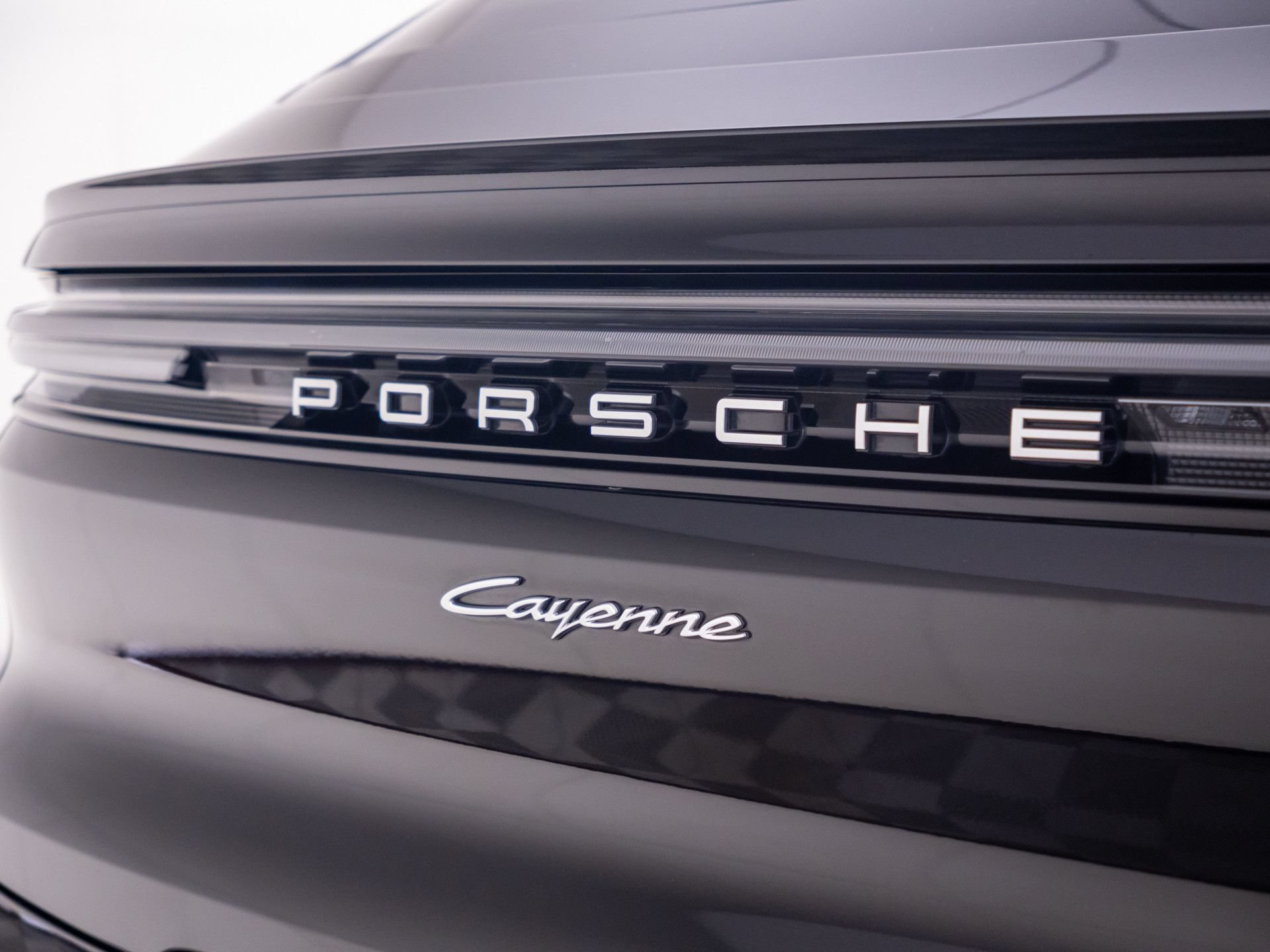 Certified 2025 Porsche Cayenne E-Hybrid Coupe AWD/4WD image 37