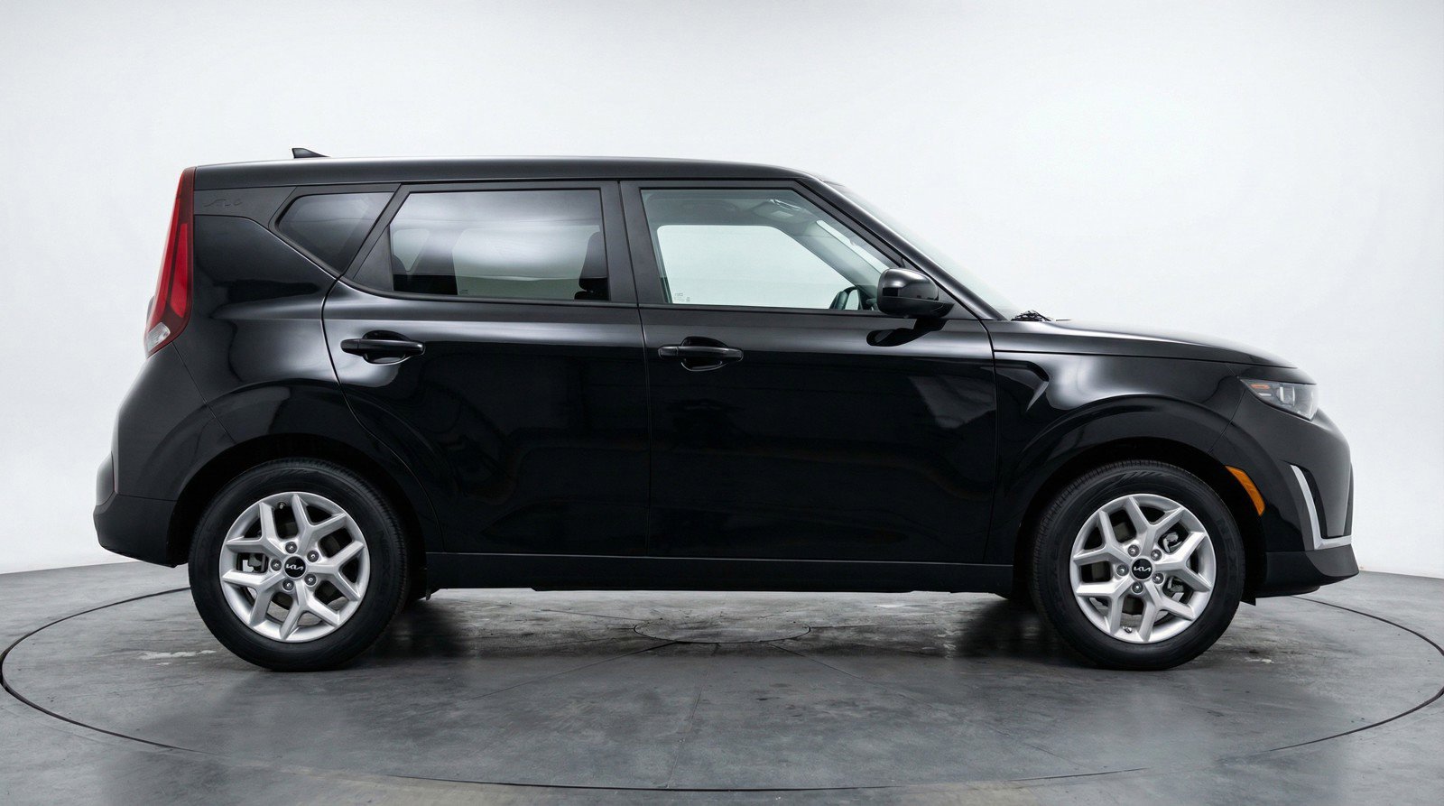 Used 2025 Kia Soul LX w/ LX Technology Package image 11