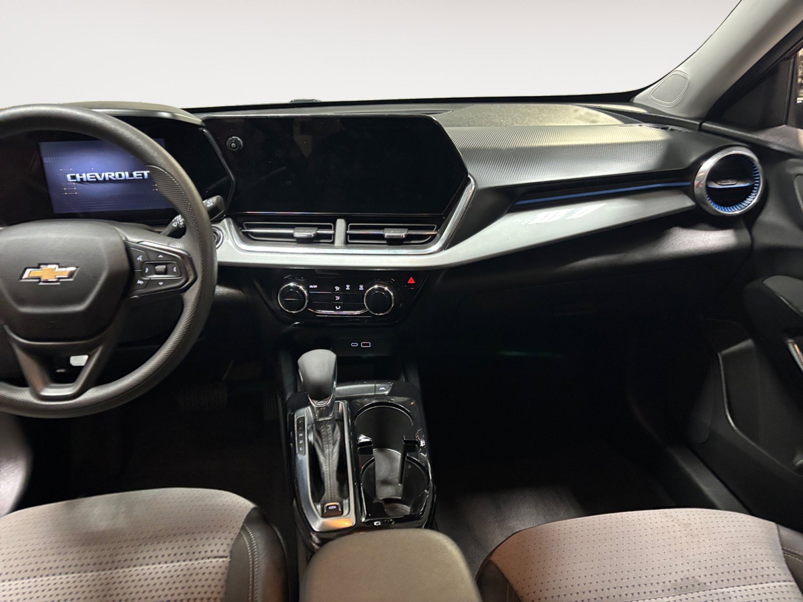 Used 2025 Chevrolet Trax LT image 11