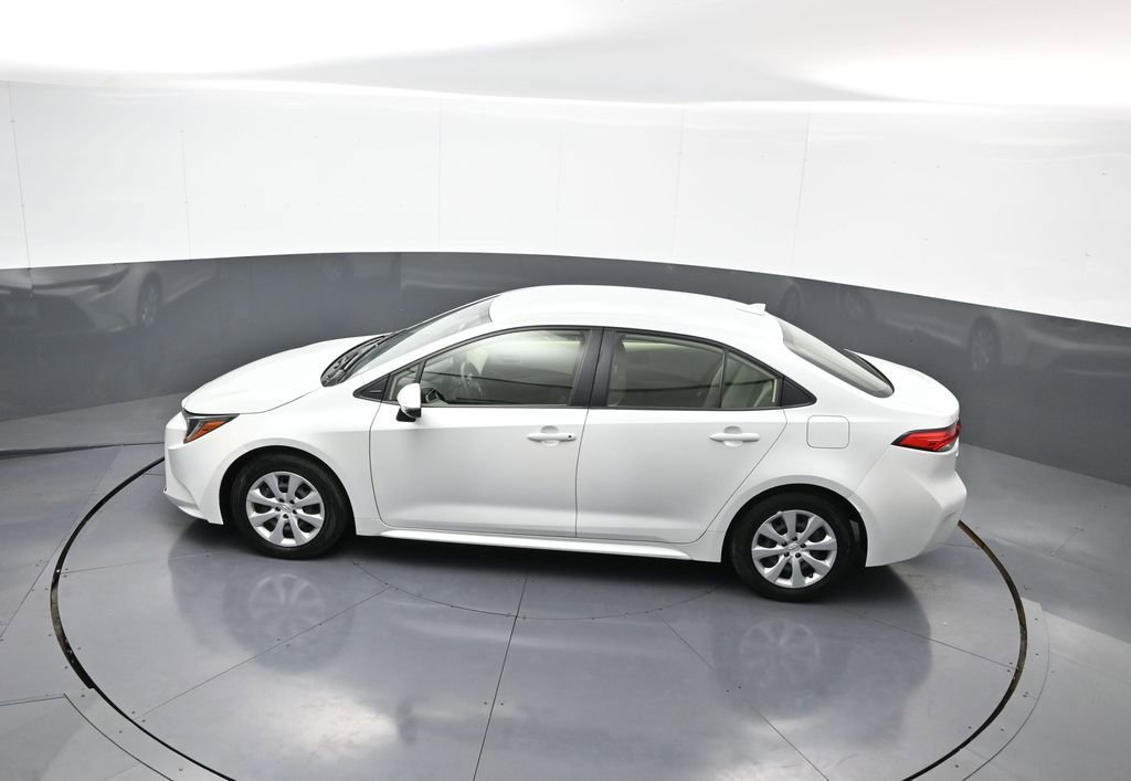 Certified 2022 Toyota Corolla LE FWD image 40