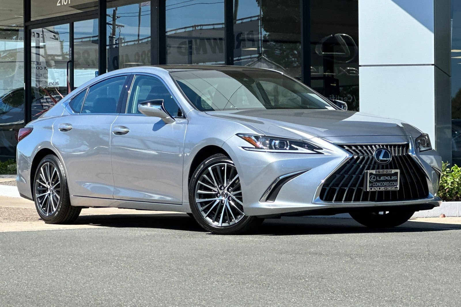 Certified 2024 Lexus ES 350 w/ Premium Package FWD image 2