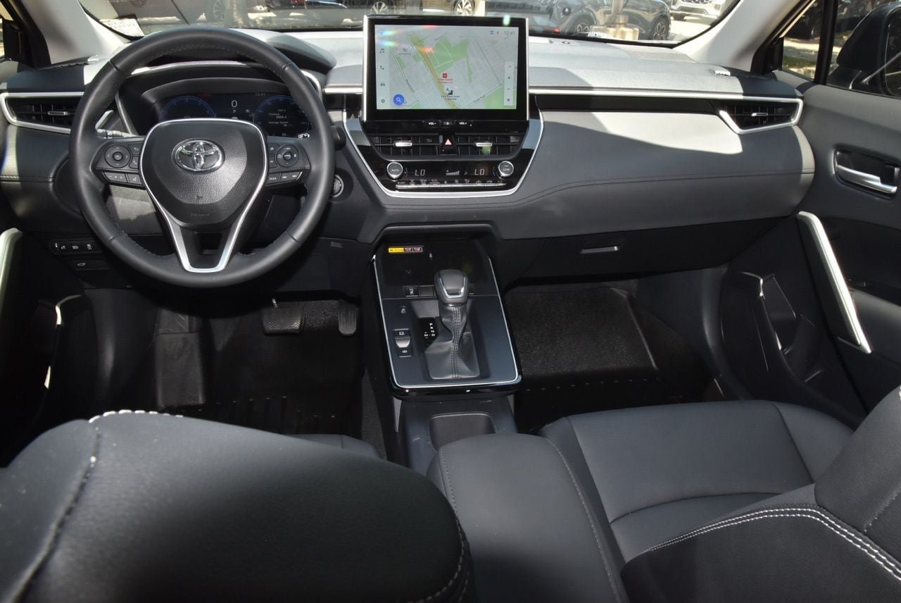 Used 2026 Toyota Corolla Cross XLE w/ Convenience Package FWD image 16