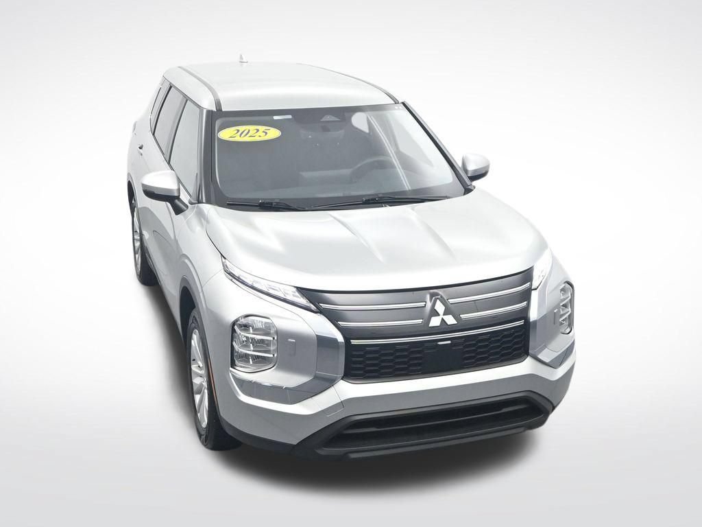 Used 2025 Mitsubishi Outlander ES AWD/4WD image 33