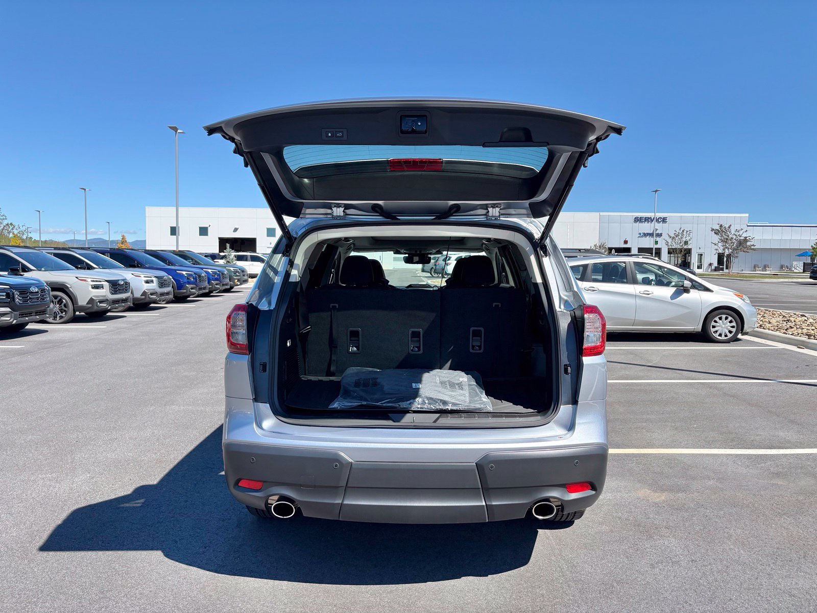 Used 2025 Subaru Ascent Limited w/ Popular Package #2 AWD/4WD image 9