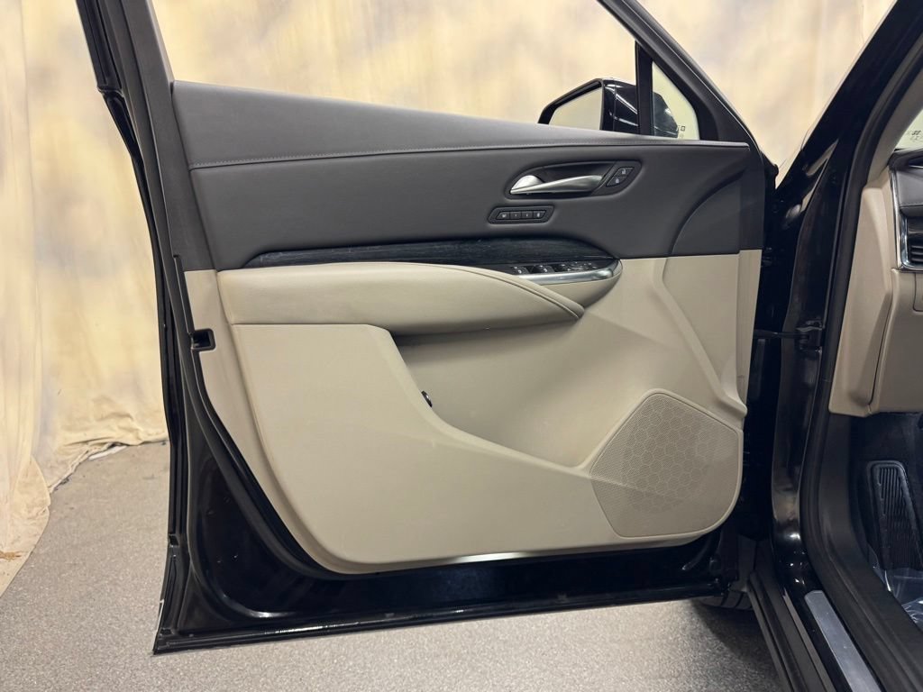 Used 2023 Cadillac XT4 Premium Luxury AWD/4WD image 12
