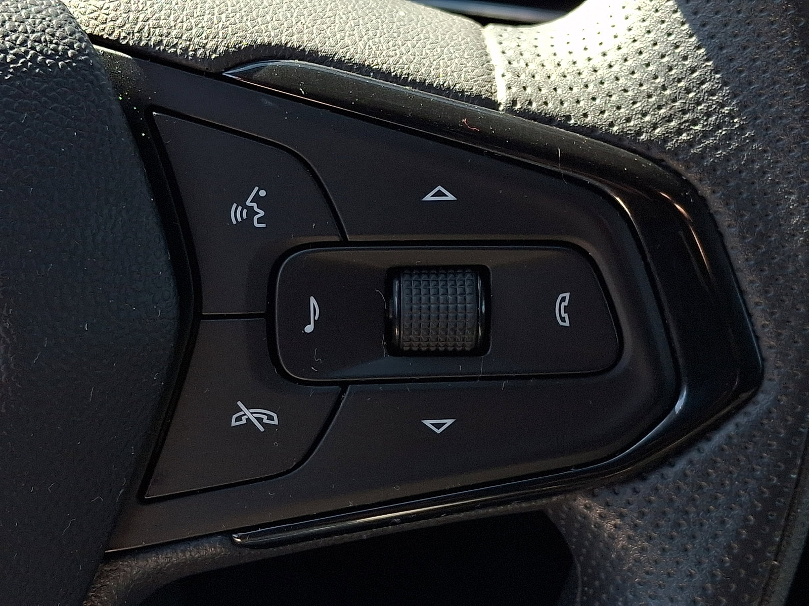 Certified 2025 Chevrolet Trax LT image 22