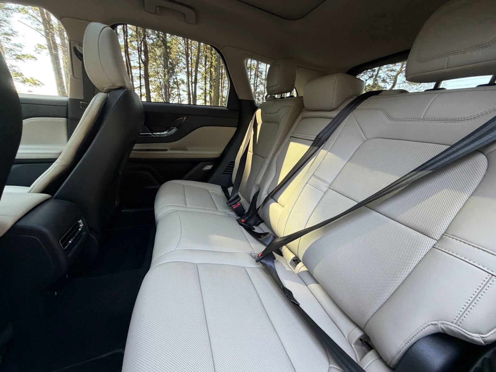 Used 2025 Lincoln Corsair Reserve AWD/4WD image 14