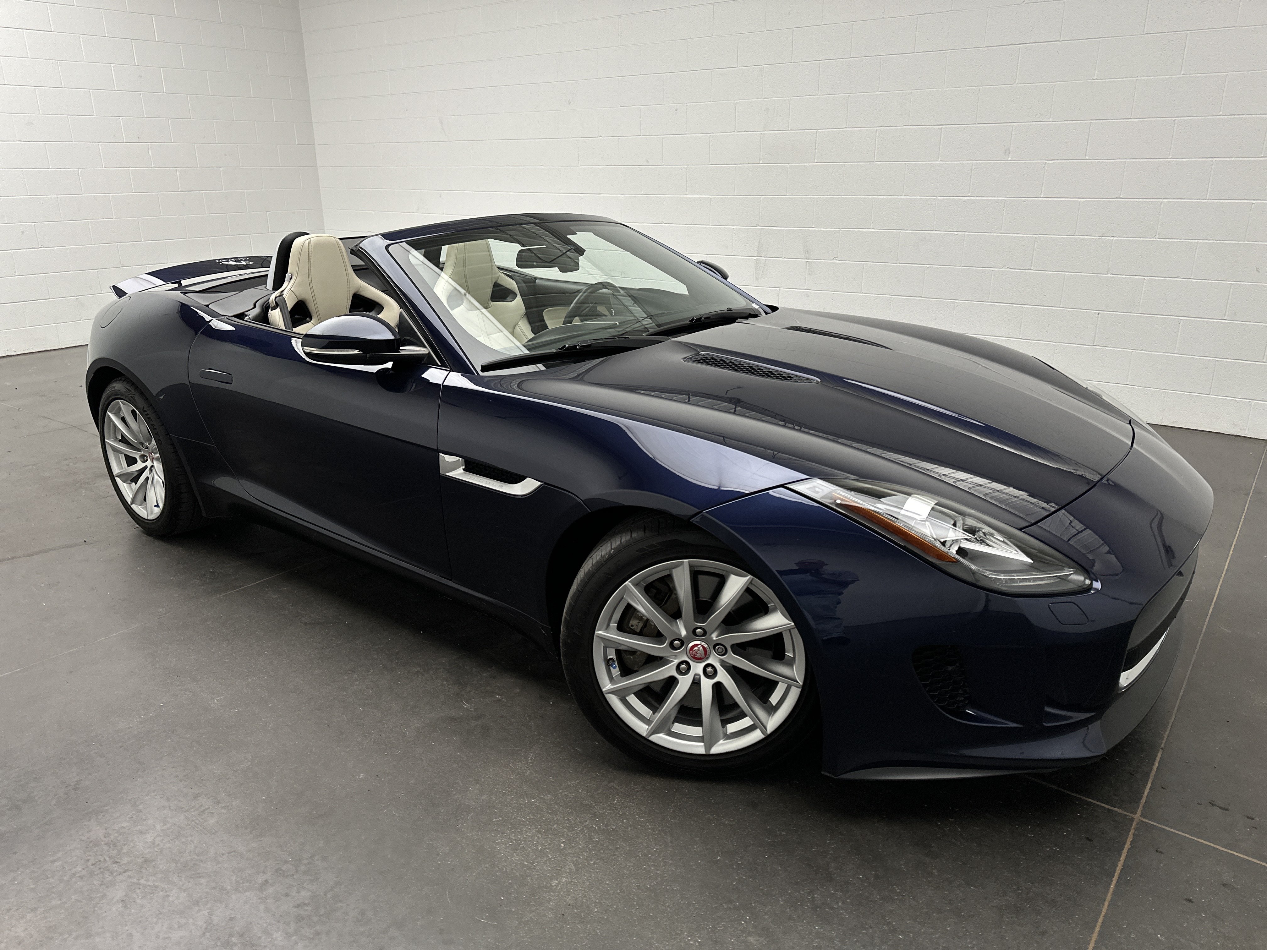Used 2016 Jaguar F-TYPE Convertible RWD image 40