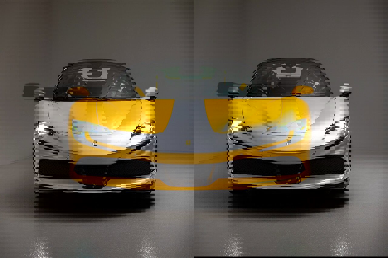 Used 2023 Ferrari SF90 Spider image 8