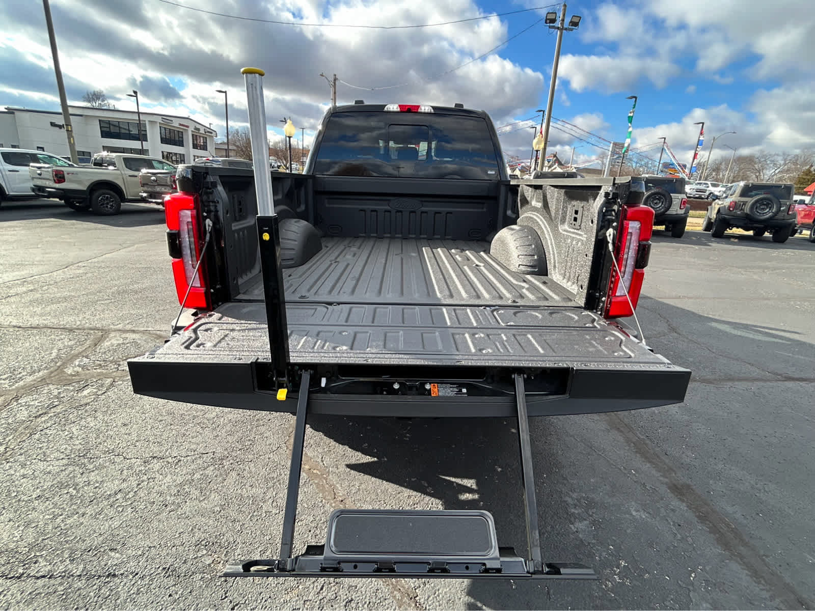 New 2026 Ford F350 Platinum w/ Tremor Off-Road Package image 5