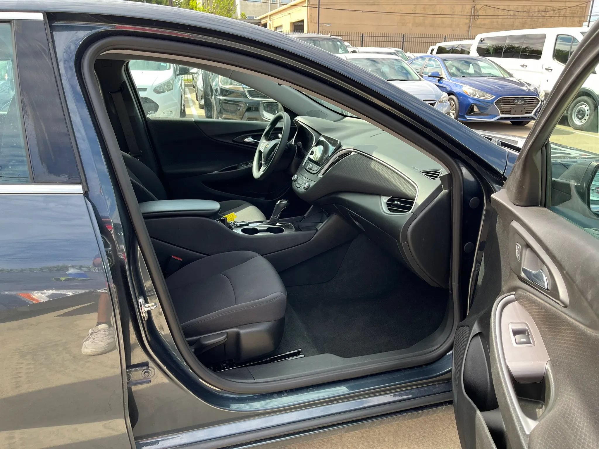Used 2020 Chevrolet Malibu LS FWD image 31