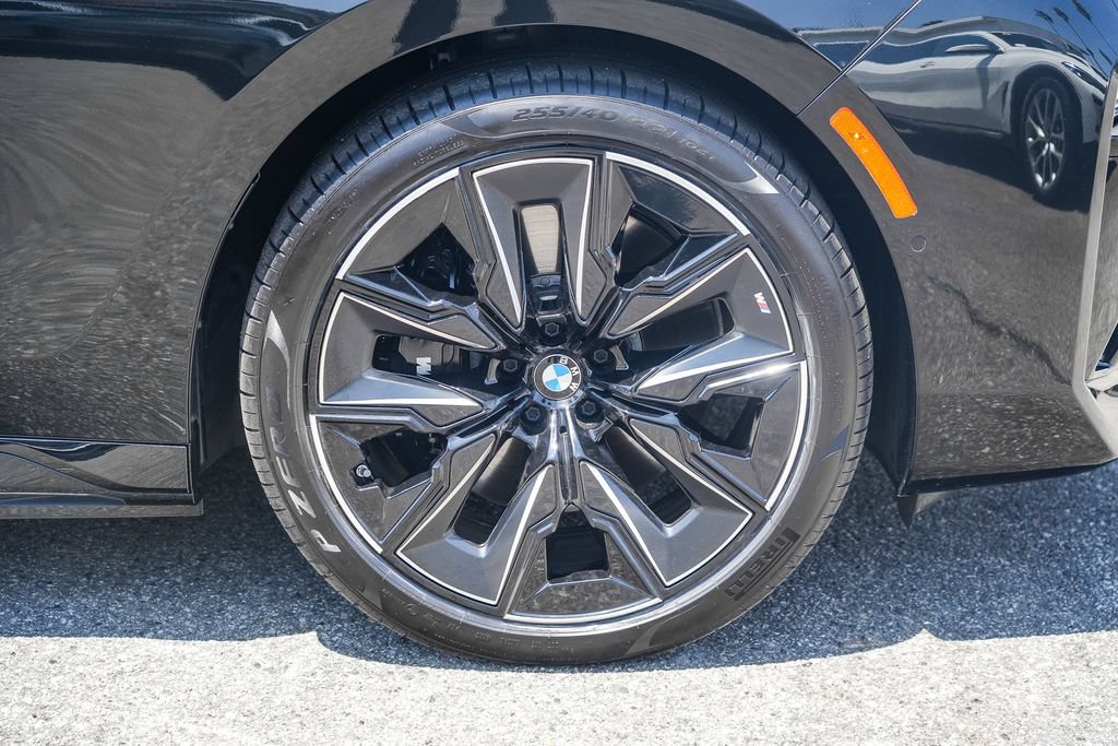 Used 2023 BMW i7 xDrive60 AWD/4WD image 9