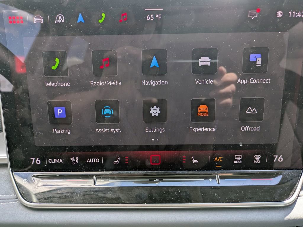Used 2025 Volkswagen Tiguan SE w/ Panoramic Sunroof Package AWD/4WD image 23