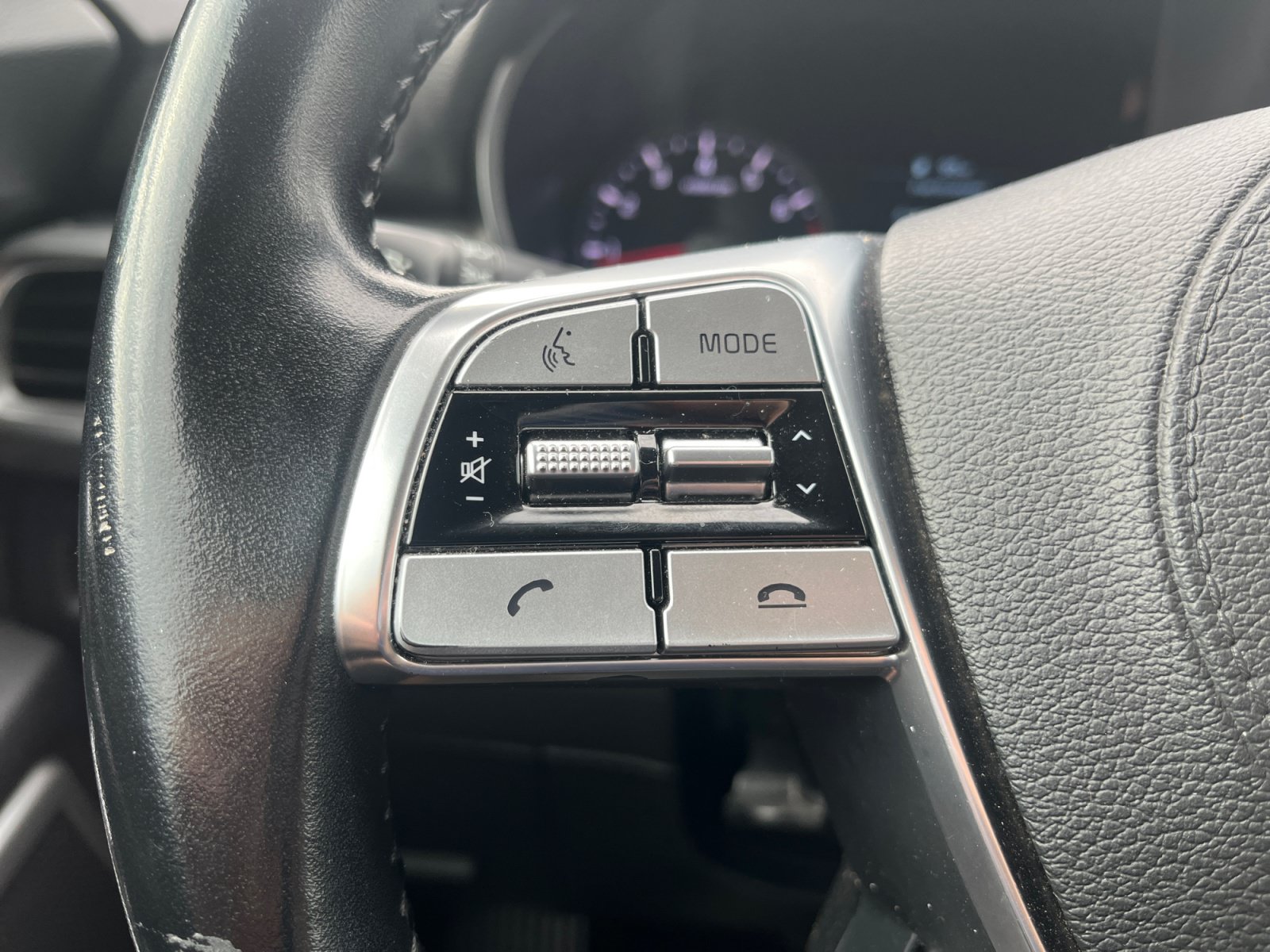 Used 2020 Kia Telluride LX FWD image 19