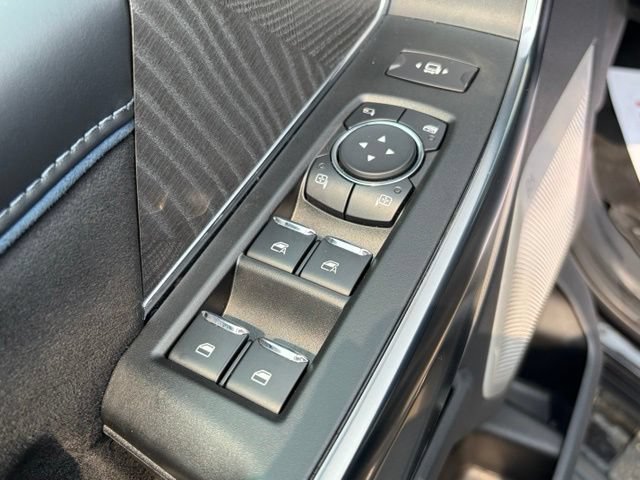 Used 2025 Ford F350 Platinum w/ FX4 Off-Road Package AWD/4WD image 13