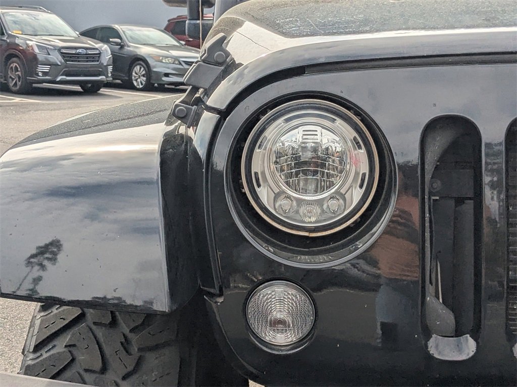 Used 2017 Jeep Wrangler Unlimited Rubicon w/ Connectivity Group image 11