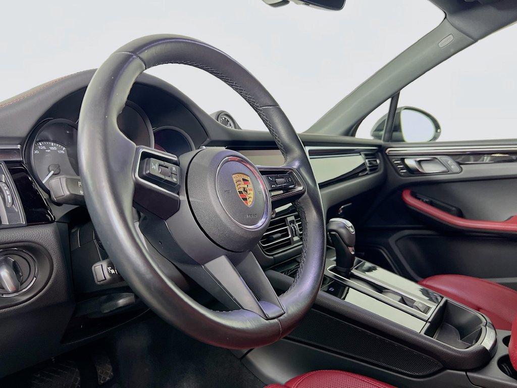Certified 2024 Porsche Macan S AWD/4WD image 4