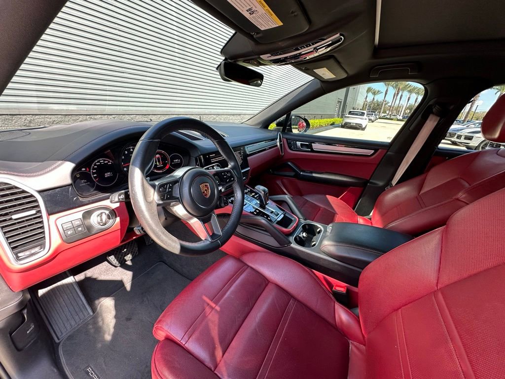 Certified 2023 Porsche Cayenne Platinum Edition image 4
