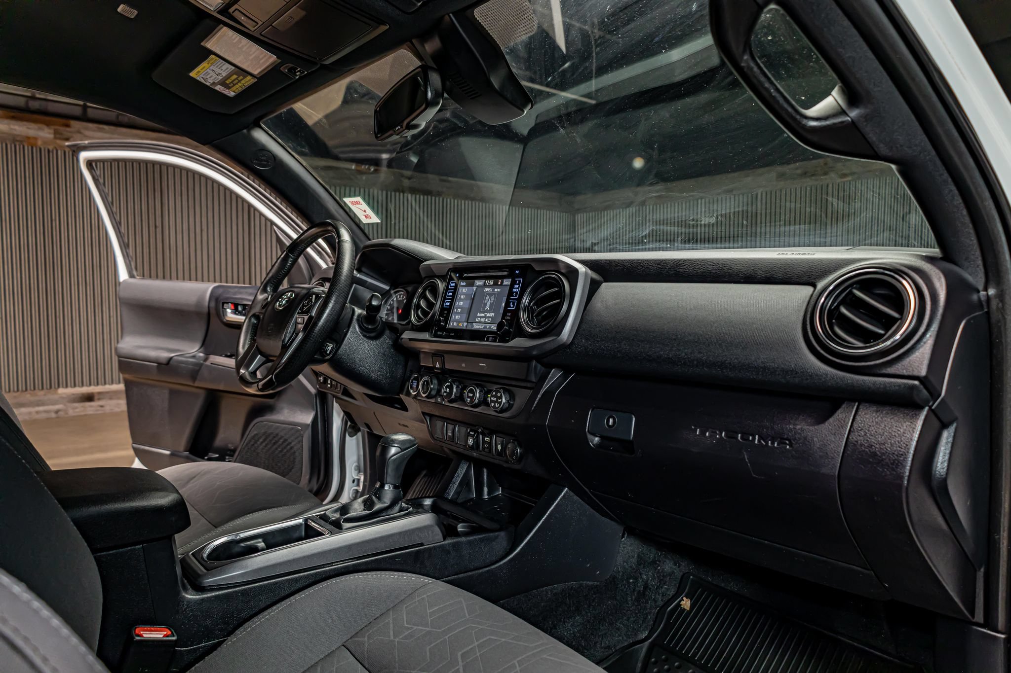 Used 2019 Toyota Tacoma TRD Sport AWD/4WD image 19