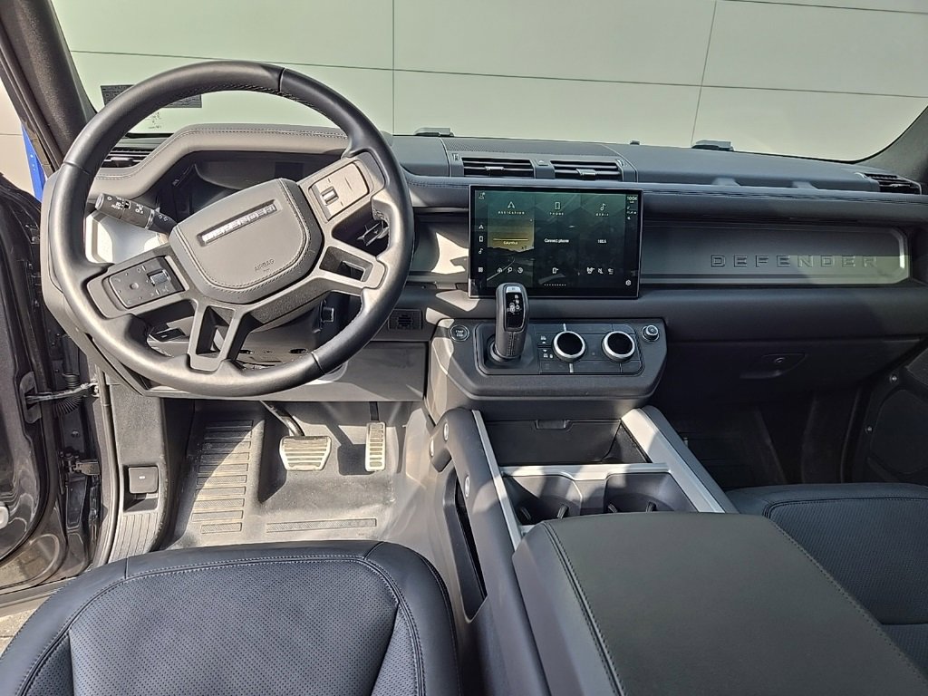 Certified 2025 Land Rover Defender 130 V8 image 15