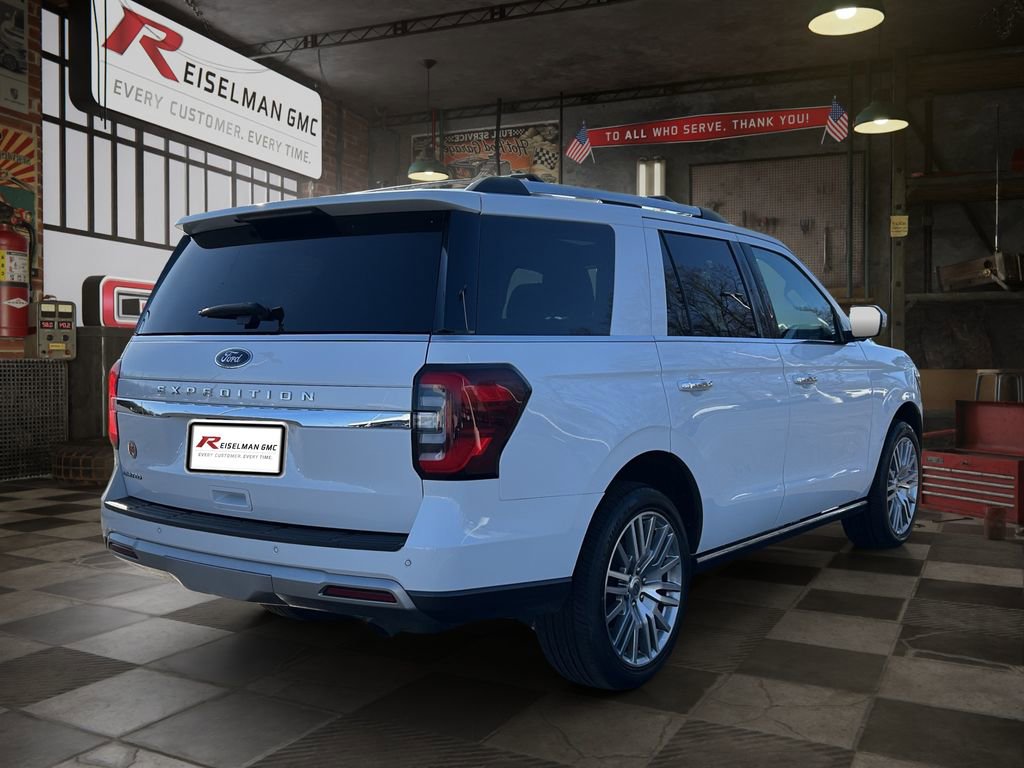 Used 2024 Ford Expedition Limited image 3