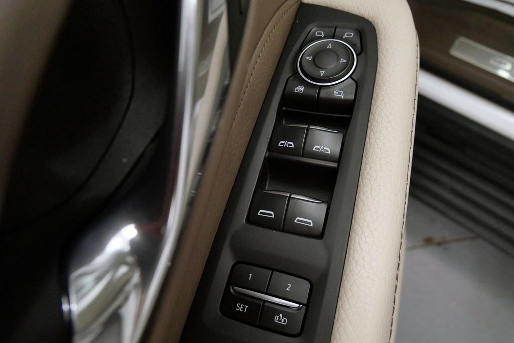 Used 2023 GMC Yukon XL Denali AWD/4WD image 14