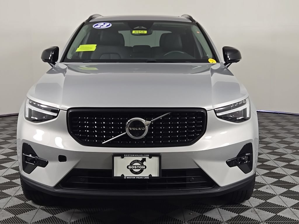Certified 2023 Volvo XC40 B5 Ultimate w/ Climate Package AWD/4WD image 3