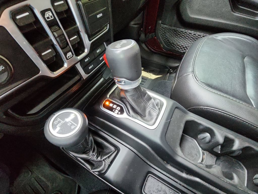 Used 2022 Jeep Wrangler Unlimited Sahara AWD/4WD image 18