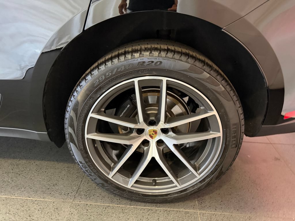 Certified 2026 Porsche Macan AWD/4WD image 11