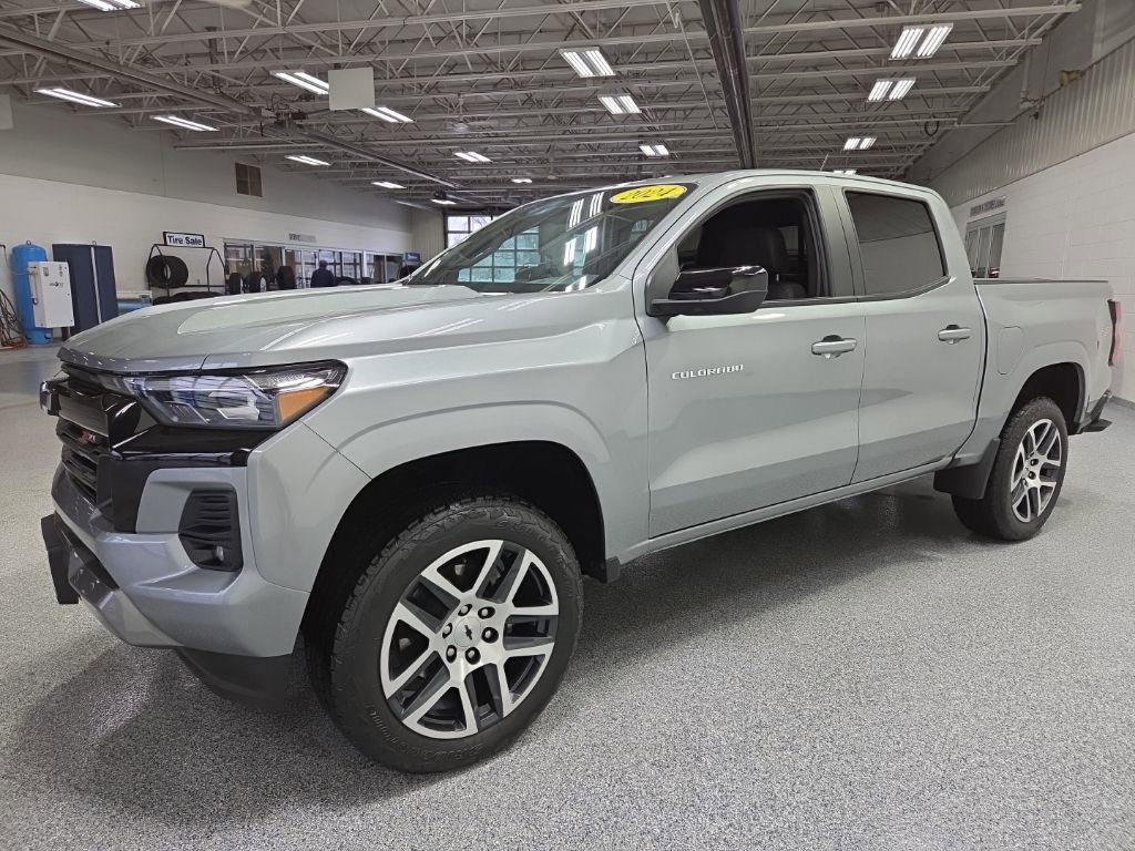 Used 2024 Chevrolet Colorado Z71 w/ Z71 Convenience Package 2 image 3