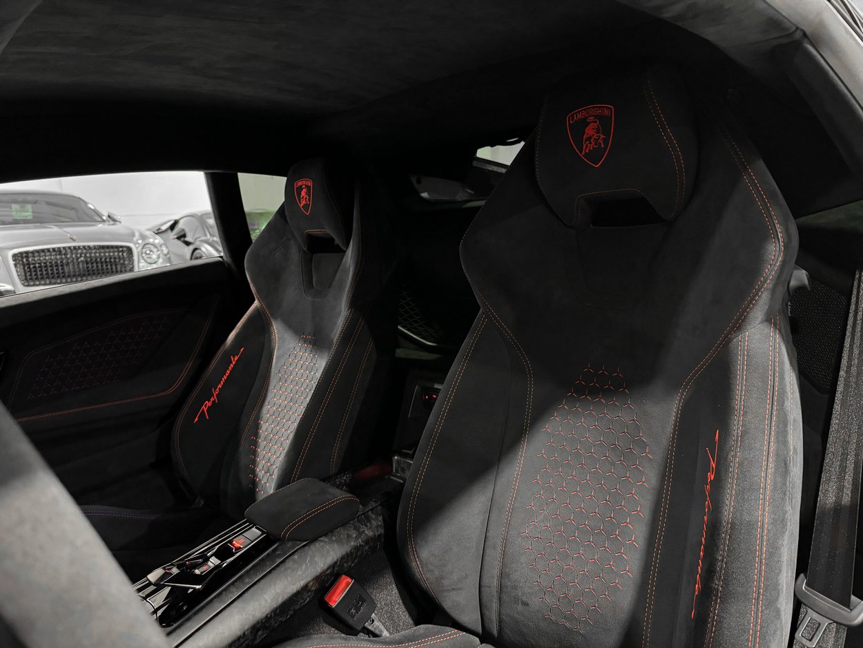 Used 2018 Lamborghini Huracan Performante image 12