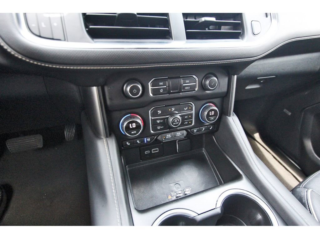 Used 2024 Chevrolet Suburban Premier RWD image 24