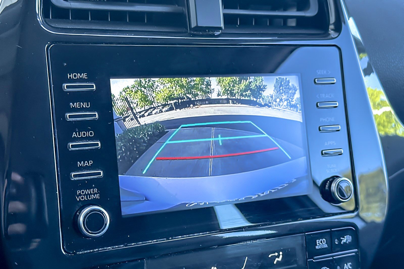 Used 2020 Toyota Prius XLE image 22