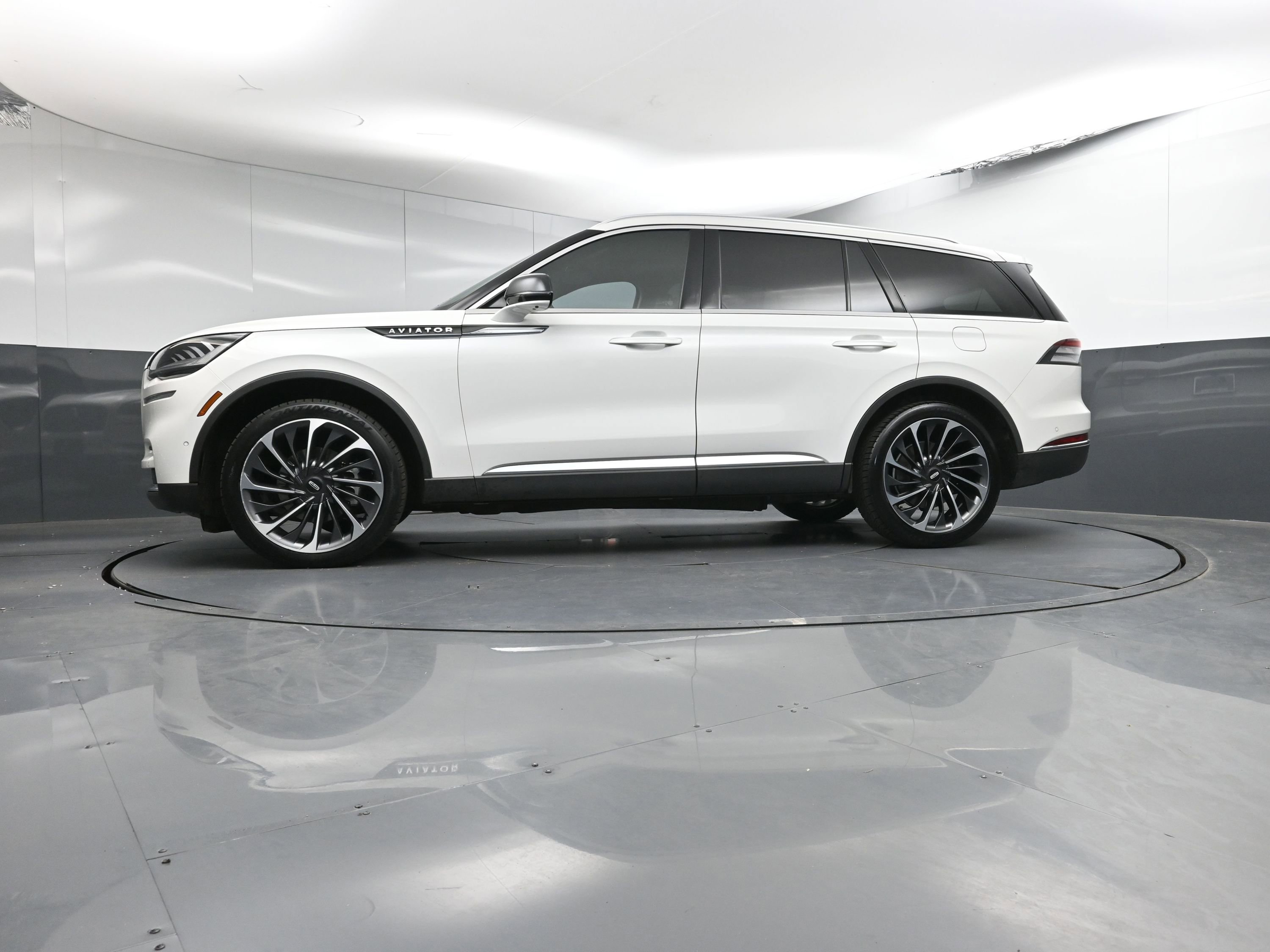 Used 2022 Lincoln Aviator Reserve w/ Equipment Group 201A image 32