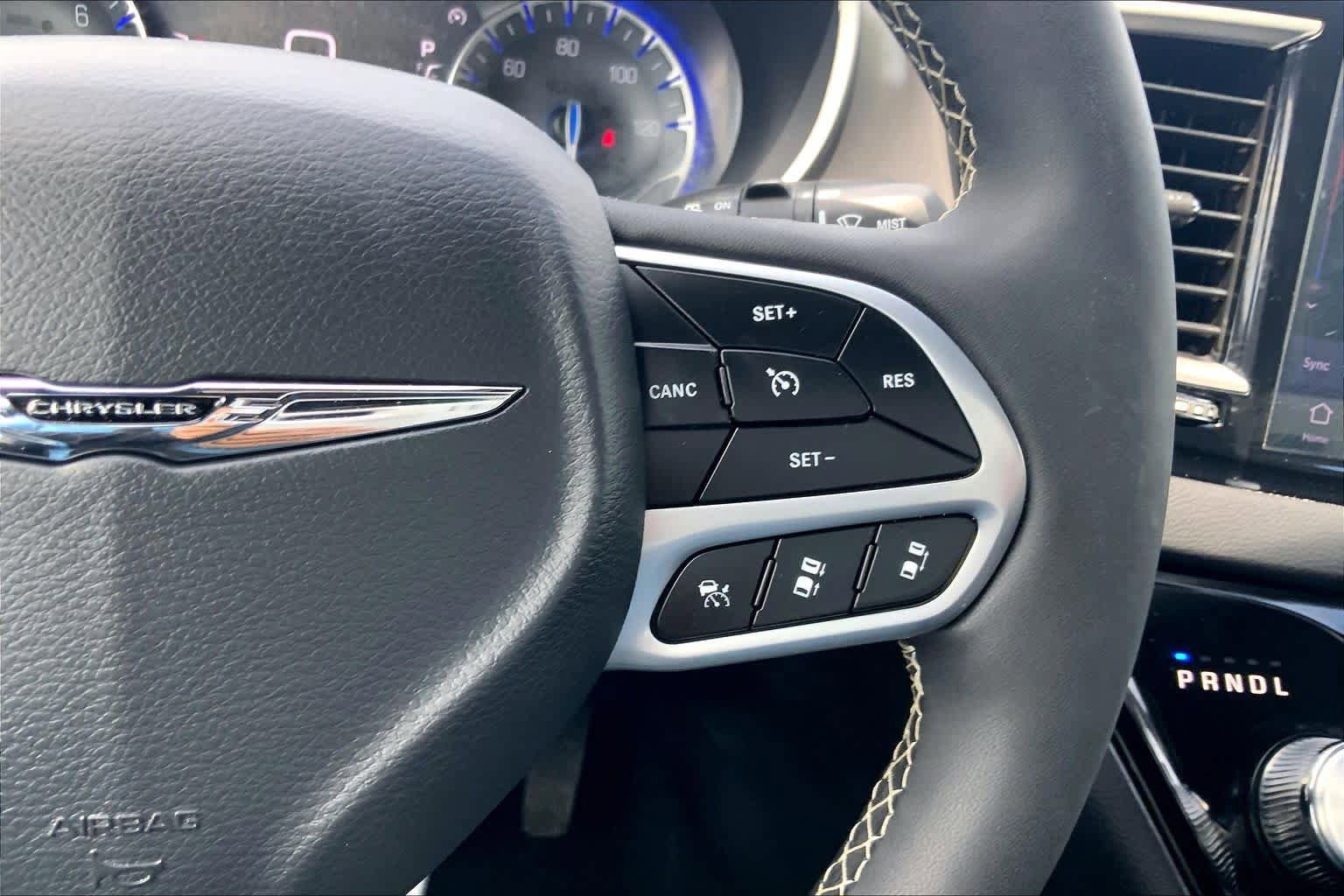 Used 2025 Chrysler Pacifica Select FWD image 24