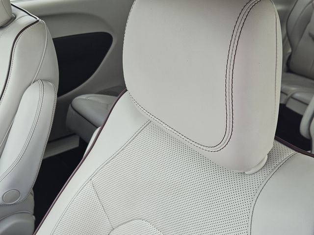 Used 2020 Chrysler Pacifica Limited image 16