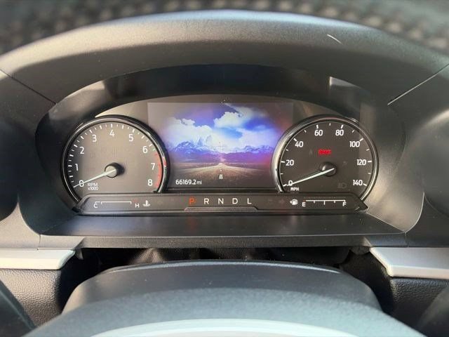 Used 2022 Ford Explorer XLT w/ Equipment Group 202A AWD/4WD image 15