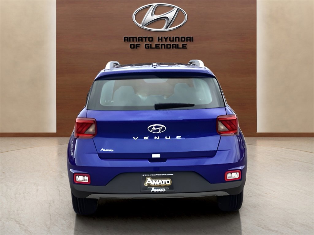 Used 2025 Hyundai Venue SEL image 4