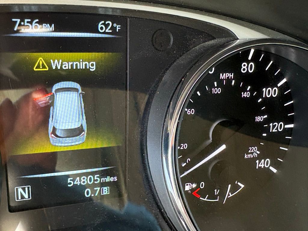 Used 2015 Nissan Rogue SV image 19