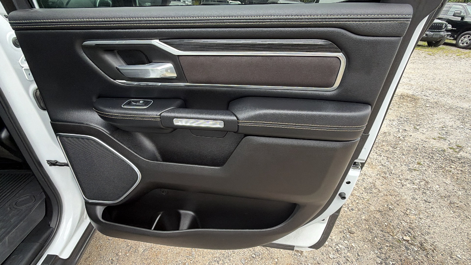 Used 2024 RAM 1500 Laramie AWD/4WD image 21