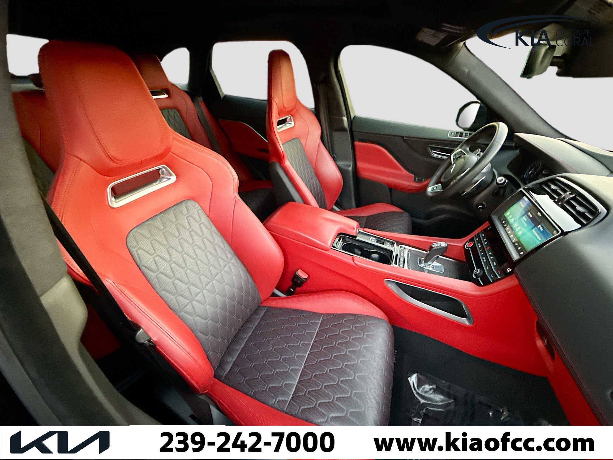 Used 2020 Jaguar F-PACE SVR image 15