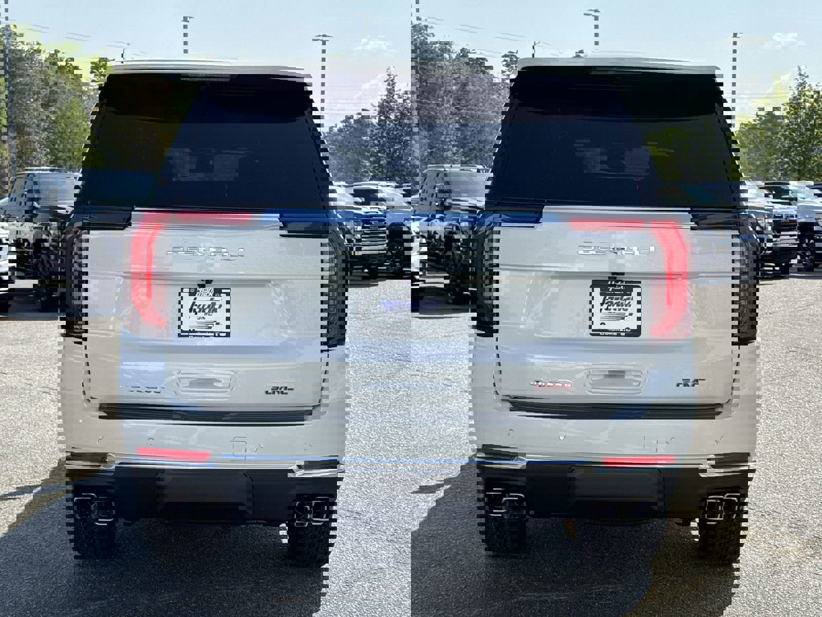 Used 2026 GMC Yukon Denali w/ Sun & Power Step Package AWD/4WD image 9