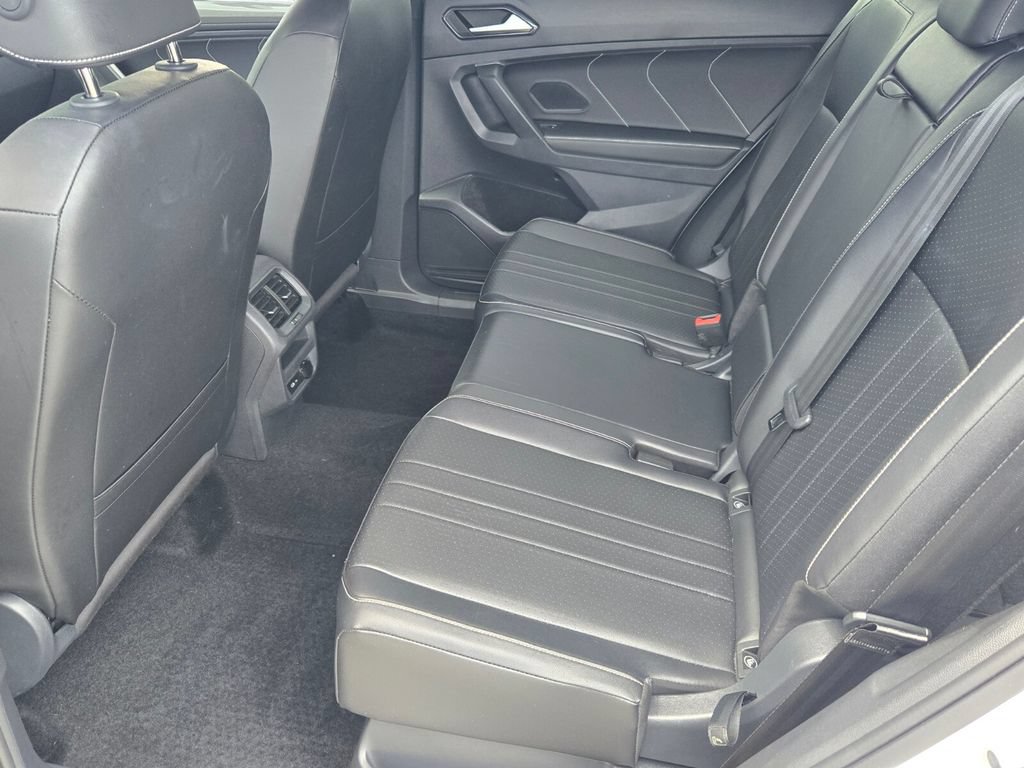 Certified 2024 Volkswagen Tiguan SE R-Line AWD/4WD image 11